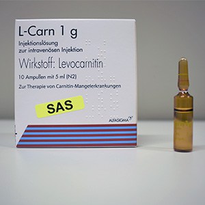 Medication box with the name L-Carn. A vial next to the box.